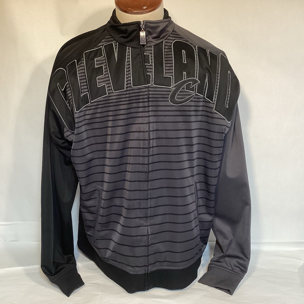 NBA UNK Cleveland Cavaliers Basketball Gray And Black Jacket Men’s size 2XL